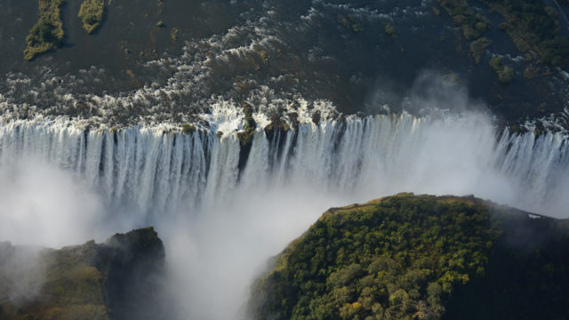 victoria falls mosi-oa-tunya the smoke that thunders