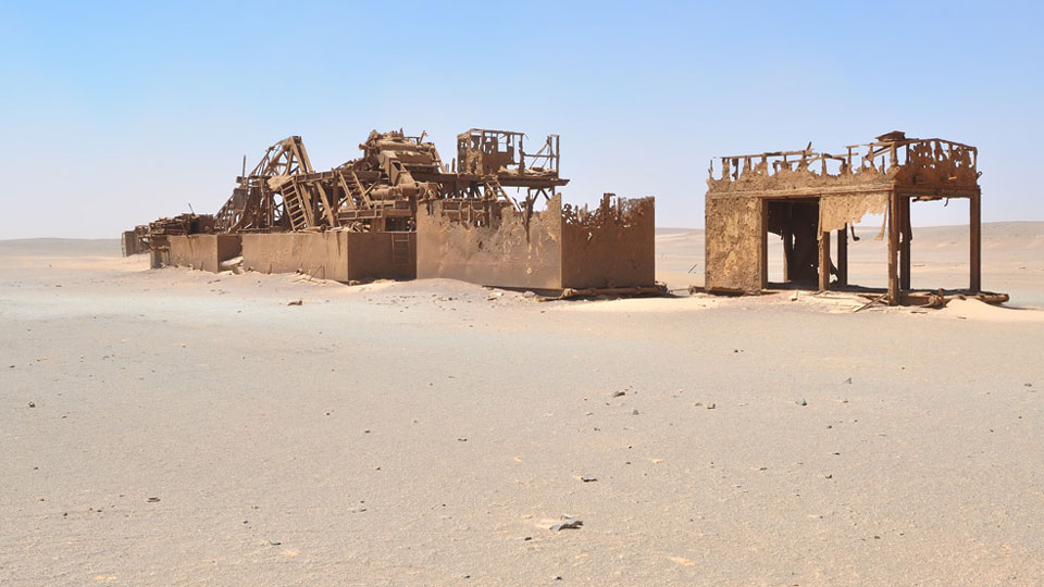 namibia skeleton coast national park collapsed drilling rig